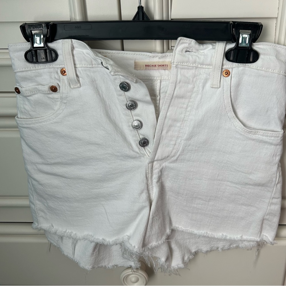 Levis White Ribcage jean shorts